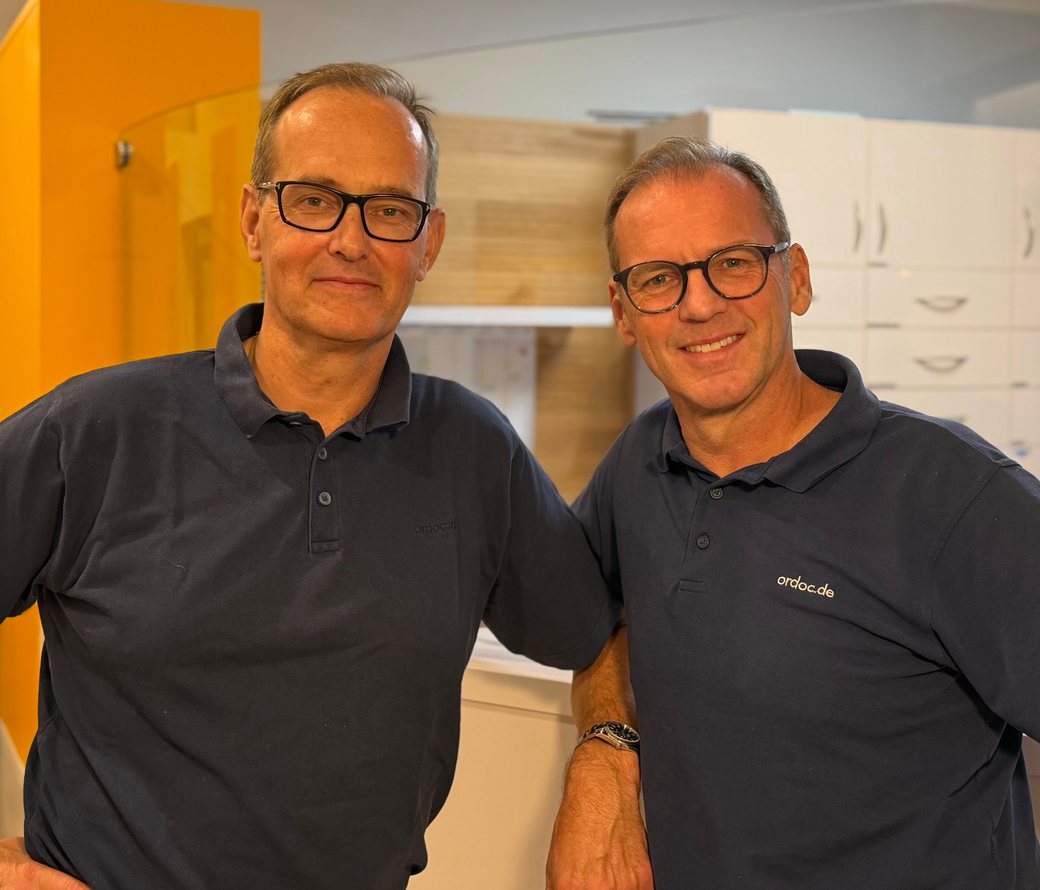 Dr. med. Michael Ritzow und Kristian Nottebaum in der Praxis